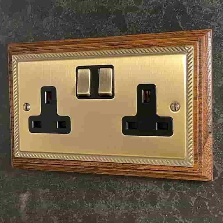 Georgian Flat Plate Twin 13 amp Switched Socket
