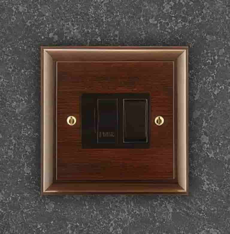 Heritage single 13A switched fused spur